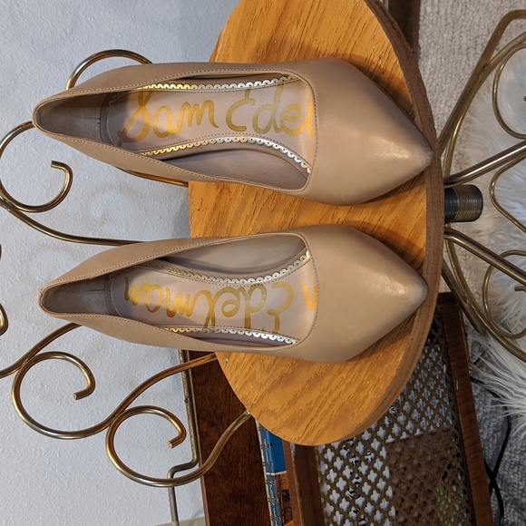 Pointed Toe Pumps - Picture 9 of 12